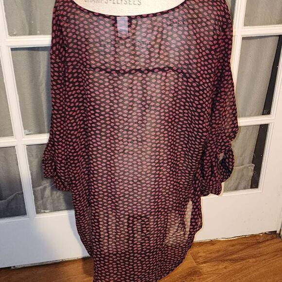 Torrid Womens Red Black Lips Kisses Sheer Blouse Valentines Day 3 3X‎ - Picture 2 of 5